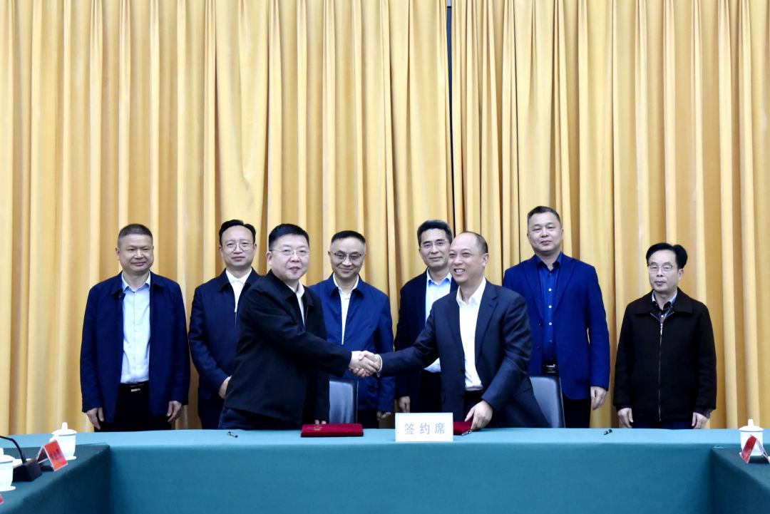 3245澳门新莆京公司与綦江区签署战略合作协议